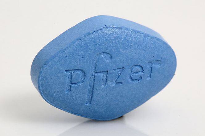  रिसर्च के दौरान पानी में डालकर वायग्रा चूहे को दी गई जिसके बाद देखा गया कि चूहे में पॉलिप्स घट गए. रिसर्च में देखा गया कि वायग्रा की मामूली डोज देने से ही ट्यूमर की संख्या घट गई. हालांकि अब उन लोगों में ये क्लिनिकल ट्रायल होगा जिन्हें कोलोरेक्टल कैंसर का जोखिम सबसे ज्यादा है.फोटोः गूगल फ्री इमेज  