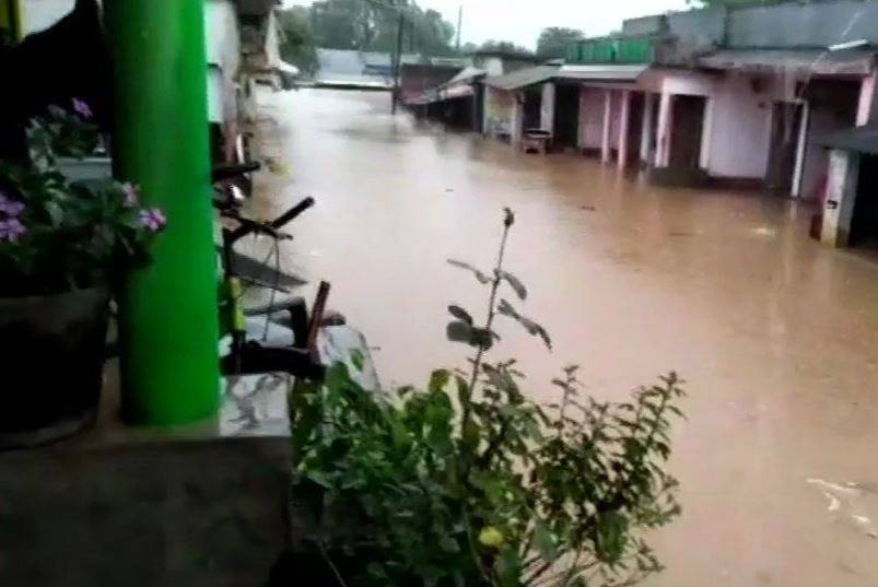 Cyclonic storm 'DAYE' to reach Odisha coast with heavy rains भारी बारिश के साथ ओडिशा तट तक पहुंचा चक्रवाती तूफान 'दाय', मलकानगिरी जिला सबसे ज्यादा प्रभावित