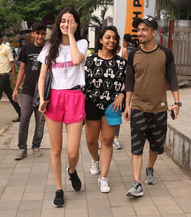 फिल्म में उनके साथ फेमस एक्टर टाइगर श्रॉफ और तारा सुतारिया भी दिखेंगी. तस्वीर: मानव मंगलानी