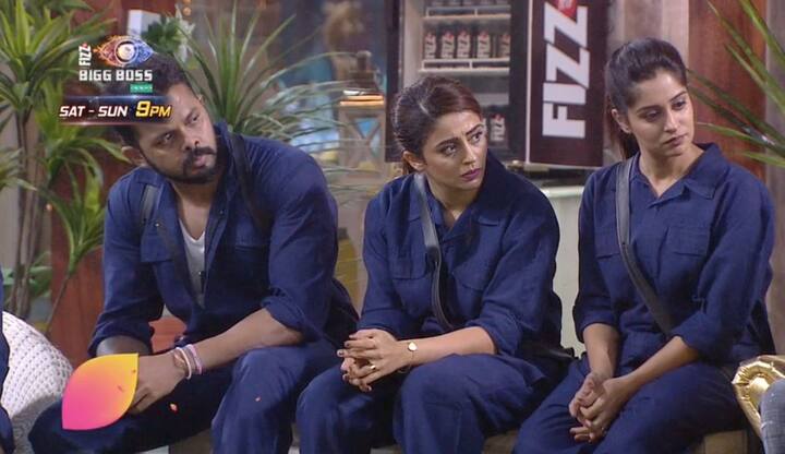  सलमान ने टीम ब्लू को अपना सबसे कमजोर कंटेस्टेंट चुनने के लिए कहा. श्रीसंत ने कैप्टन होने के नाते खुद हार की जिम्मेदारी. इसकी वजह से श्रीसंत को तोप की सलामी मिली और उनका मुंह काला हुआ.