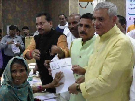 up minister lakshmi narayan chaudhary statement on inflation in allahabad योगी के मंत्री का बेतुका बयान, देश के स्वाभिमान के लिए खुशी से झेलनी चाहिए महंगाई