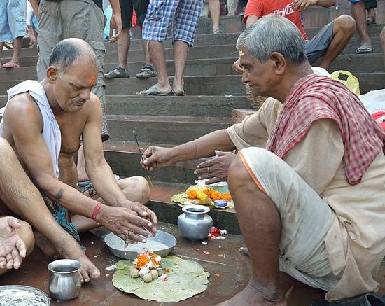 पितृदोष घर में सुख और शांति नहीं रहने देता है. पितृदोष से घर में कलह रहती है. पितृदोष से रिश्ते खराब होने लगते हैं. फोटोः गूगल फ्री इमेज