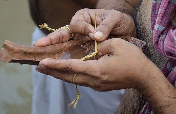 पितृदोष की वजह से घर जर्जर हो जाता है. पितृदोष की वजह से वाहन सुख नहीं देता है. पितृदोष की वजह से मित्रों से सुख नहीं मिलता. पितृदोष की वजह से प्रतिष्ठा पर आंच आ जाती है. पितृदोष की वजह से रिश्तेदार दूर हो जाते हैं. फोटोः गूगल फ्री इमेज