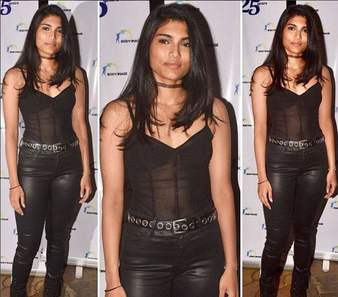 इस दौरान वो ब्लैक हॉट लुक में बेहद खूबसूरत दिखाई दे रही थी, ऐसे में उन्हें कई पैपराजी ने अपने कैमरों में कैद किया. (तस्वीर: मानव मंगलानी)