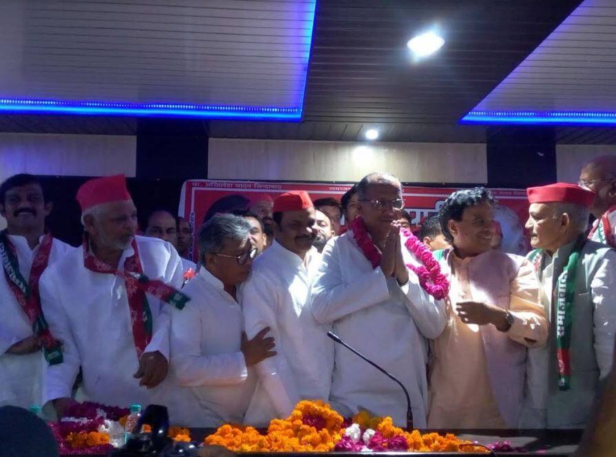 jaiveer singh join samajwadi party again समाजवादी पार्टी से निष्कासित जयवीर सिंह का आरएसएस से मोहभंग, हुई घर वापसी