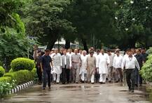 राफेल विवाद: कांग्रेस ने CVC को सौंपा ज्ञापन, FIR के साथ सौदे से जुड़े सभी कागजात हों जब्त