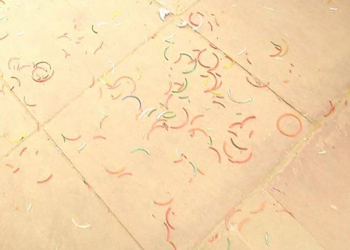 राफेल मामला: कांग्रेस कार्यकर्ताओं ने चूड़ियों के साथ बीजेपी सांसद के घर किया प्रदर्शन