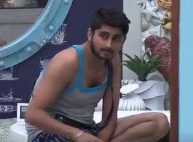  Bigg Boss 12: S Sreesanth gave Bihari singer Deepak Thakur a Rockstar look Bigg Boss 12: श्रीसंत ने दिया बिहारी सिंगर दीपक ठाकुर को रॉकस्टार वाला लुक