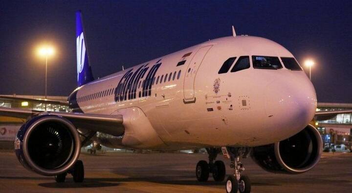 इमरजेंसी गेट का लॉक एक हवाई यात्री ने खोल दिया लेकिन सौभाग्य से केबिन में एयर प्रेशर इतना था कि गेट पूरी तरह खुल नहीं पाया. फोटोः गूगल फ्री इमेज