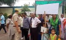 यूपी पुलिस की करामात- जिस मुर्दे की बरसी, उसी को बना डाला हमले का आरोपी