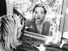 ब्रालेस ड्रेस में फैंस को इस तरह आकर्षित कर रही है ये हीरोइन