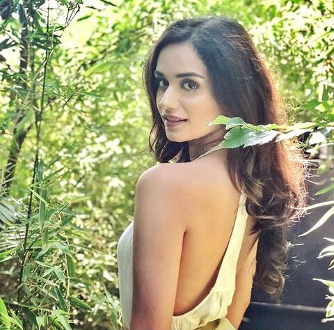 सोशल मीडिया पर सेंसेशन बनी हुईं हैं मिस वर्ल्ड मानुषी, देखें ये लेटेस्ट तस्वीरें