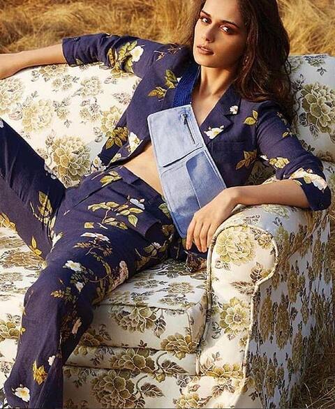 सोशल मीडिया पर सेंसेशन बनी हुईं हैं मिस वर्ल्ड मानुषी, देखें ये लेटेस्ट तस्वीरें