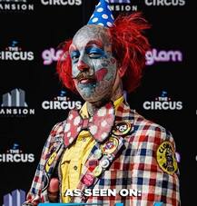 जोकर बनने की ख्वाहिश में चेहरे का किया ये हाल, देखें तस्वीरें