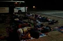 नीतीश के राज में स्कूली बच्चों ने सड़क पर खाया खाना, खौफ के साए में काटनी पड़ी पूरी रात