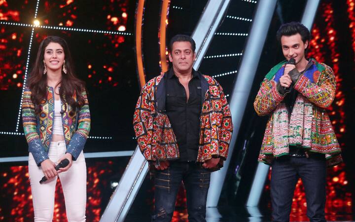 सलमान खान इन दिनों अपनी प्रोडक्शन हाउस की फिल्म ‘लवयात्री’ का जमकर प्रमोशन कर रहे हैं. हाल में दबंग खान इसे प्रमोट करने इंडियन आइडल के सेट पर पहुंचें.