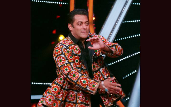 इस फिल्म के निर्देशक अभिराज मीनावाला हैं.