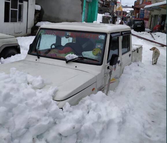 हिमाचल प्रदेश के राज्य आपदा प्रबंधन प्राधिकरण ने बताया कि 600 सड़कों को फिर से खोल दिया गया है. तस्वीर: पीटीआई