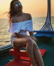 एक बार फिर सोनाक्षी सिन्हा ने ये हॉट तस्वीरें पोस्ट कर इंटरनेट का माहौल किया गर्म