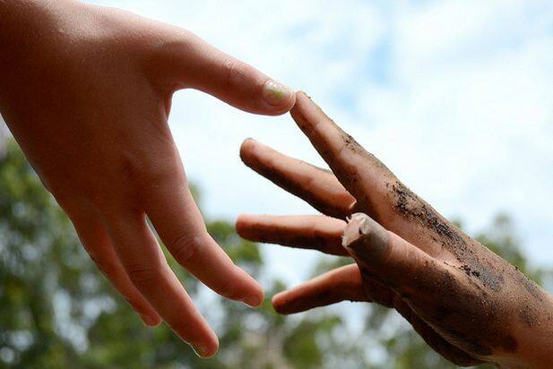 सेवा भाव से दान करें लेकिन अंधविश्वास से दूर रहें. फोटोः गूगल फ्री इमेज  