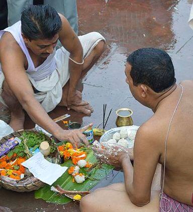 स्त्रियों को वंशानुकूल अपने मायके के पूर्वजों को याद करना चाहिए. फोटोः गूगल फ्री इमेज  
