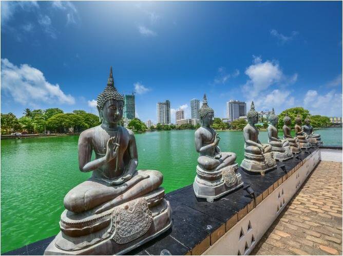 भारत का पड़ोसी मुल्क श्रीलंका अपनी खूबसूरती के लिए जाना जाता है. यहां भारतीय रुपया श्रीलंकन रुपए के मुकाबले काफी मजबूत है. यहां 1 भारतीय रुपए की कीमत 2.36 श्रीलंकन रुपए है. फोटो- फ्री गूगल इमेज