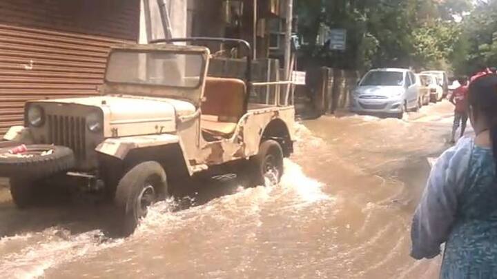 ये कैनल शहर के बीचों-बीच होकर गुजरती हैं. ऐसे में कैनल फटने से पानी सड़कों पर भर गया है.