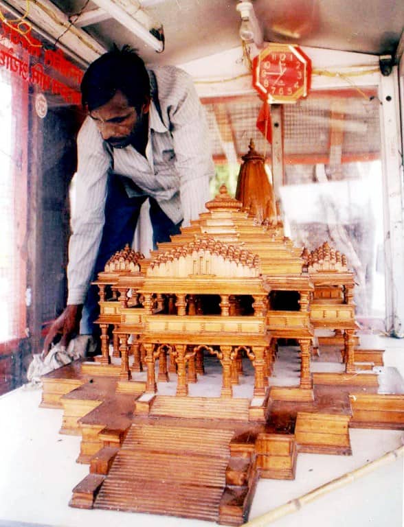 Congress spokesperson Priyanka Chaturvedi attacks BJP on Ram Temple Babri Masjib issue वोट लेने के बाद कैकेयी की तरह राम को वनवास पर भेज देती है बीजेपी: कांग्रेस