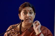 सबरीमाला विवाद: स्मृति ईरानी बोलीं- क्या आप अपने दोस्त के यहां खून से सना सेनेटरी नैपकिन ले जाते हैं?