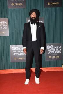 GQ Awards: मैन ऑफ द ईयर अवॉर्ड में ये एक्टर्स दिखे मैन इन ब्लैक लुक में