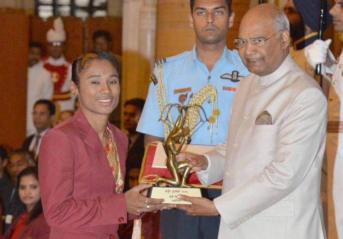 वर्ल्ड चैम्पियन बनकर भारतीय खिलाड़ी हिमा दास ने जब पिता को किया फोन, जवाब मिला 'सुबह देखते हैं