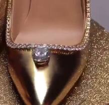 OMG! दुनिया की ये सबसे महंगी सैंडल बनी है डायमंड और गोल्ड से