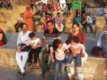 PICS: यूपी पुलिस की गोली का शिकार हुए विवेक, पत्नी ने मांगा सीएम योगी से जवाब