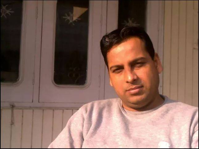 बता दें कि 28 तारीख की शाम एपल कंपनी के दो फोन भारत में शाम छह बजे से बेचे जाने शुरु हुए थे. विवेक एपल कंपनी के एरिया मैनेजर थे. उनके लिए ये बड़ा मौका था. वे रात में देर से ऑफिस से निकले थे.