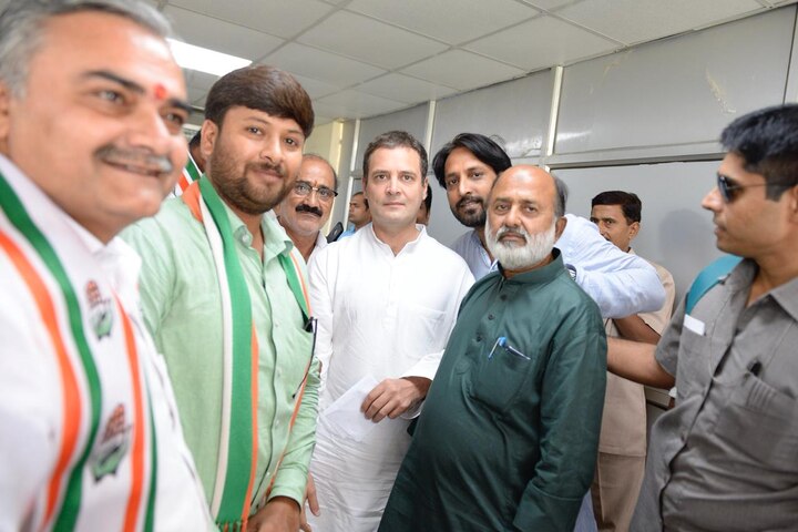 इलाहाबाद: राहुल गांधी से भक्ति महंगी पड़ी, 5 कांग्रेस नेता पार्टी से बर्खास्त Allahabad: Action Against Cong. Leader's due To Lord Shiv Photo Given To Rahul Gandhi इलाहाबाद: राहुल गांधी से भक्ति महंगी पड़ी, 5 कांग्रेस नेता पार्टी से बर्खास्त