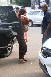 मम्मी ट्विंकल खन्ना के साथ सैलून जाती दिखीं अक्षय कुमार की बेटी नितारा, क्यूट तस्वीरें आई सामने