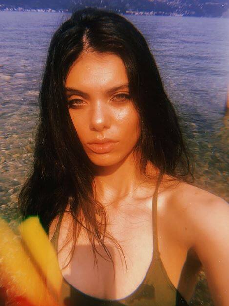 मॉडल अक्सर ऐसी ही हॉट तस्वीरें सोशल मीडिया पर शेयर करती रहती हैं. तस्वीर: इंस्टाग्राम