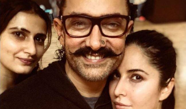 इस साल की एक और बड़ी फिल्म 'ठग्स ऑफ हिंदोस्तान' है क्योंकि इसमे दो बड़े सुपरस्टार आमिर खान, अमिताभ बच्चन नज़र आने वाले हैं. फिल्म में एक्ट्रेस के तौर पर फातिमा शेख, कैटरीना कैफ मौजूद रहेंगी. फिल्म आज़ादी के बाद के इतिहास पर आधारित है. यह फिल्म 9 नवंबर 2018 को रिलीज होगी. तस्वीर: यूट्यूब