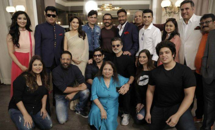 दूसरी ओर फिल्म 'टोटल धमाल' साल के आखिर महीने की सात दिसंबर, 2018 को रिलीज होगी. फिल्म में कई बड़े स्टार शामिल हैं. इसमें माधुरी दीक्षित, रितेश देशमुख, अरशद वारसी, जावेद जाफरी, अनिल कपूर, ईशा गुप्ता, बोमन ईरानी, सोनाक्षी सिन्हा रहेंगी. तस्वीर: यूट्यूब