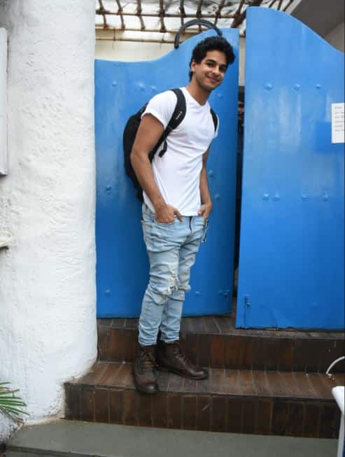 अभिनेता ईशान खट्टर ने भी नेहा धूपिया के बेबी शॉवर में शिरकत की. (तस्वीर: मानव मंगलानी)