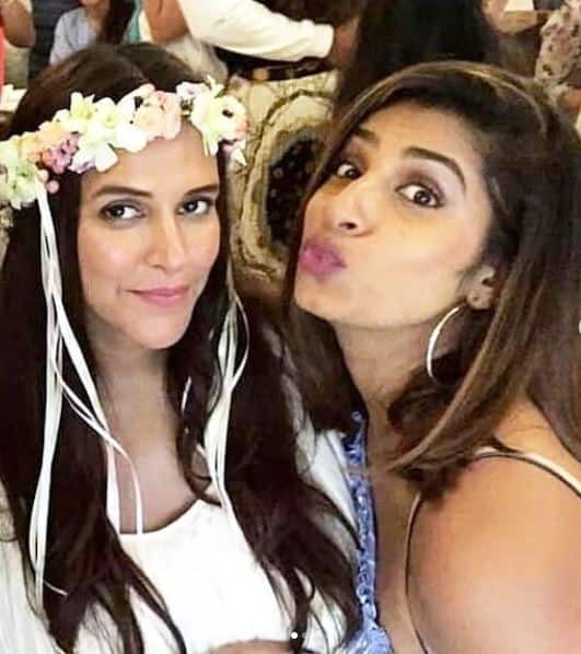 अपनी दोस्त के साथ नेहा धूपिया इस अंदाज़ में नज़र आईं