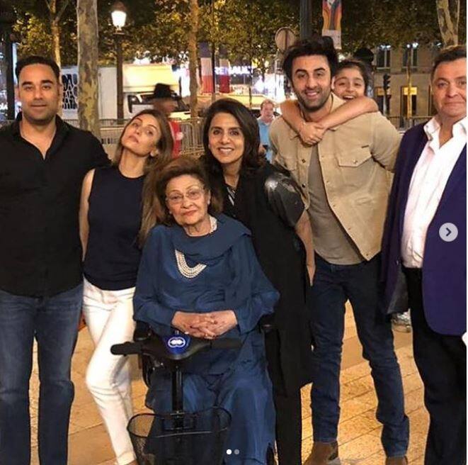 बड़ों से लेकर बच्चों तक सभी के काफी क्लोज थीं. (Photo: Instagarm)