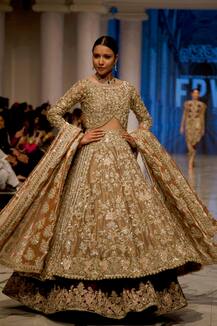 FWP: दुल्हन बन पाकिस्तान फैशन वीक में इन मॉडल्स ने लगाएं चार चांद