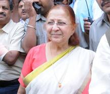 लोकसभा स्पीकर सुमित्रा महाजन का सवाल- क्या सिर्फ आरक्षण देते रहने से होगा उद्धार, कांग्रेस बोली, राजनीति न करें स्पीकर