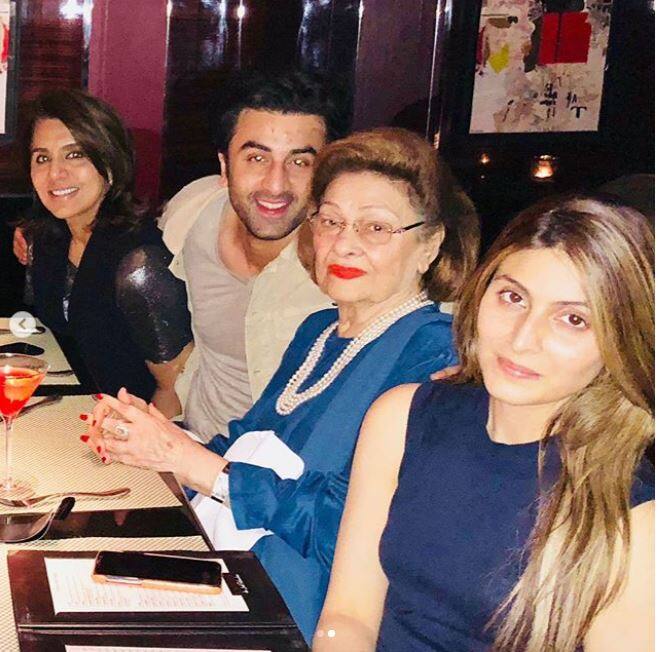 रणधीर कपूर ने बताया कि अंतिम संस्कार चेंबुर शवदाह गृह में किया जाएगा. इस दुखद खबर के सामने आते ही कपूर परिवार और बॉलीवुड में शोक की लहर है. (Photo: neetu54)