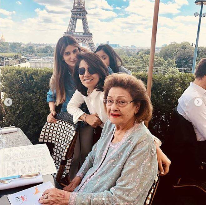 आपको बता दें कि 1946 में राज कपूर ने कृष्णा मल्होत्रा से शादी की थी. राज कपूर और कृष्णा के पांच बच्चे हुए. तीन बेटे रणधीर, ऋृषि और राजीव, जबकि दो बेटियां हैं रितू और रीमा. (Photo: neetu54)