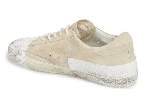 गोल्डन गूज वेबसाइट के मुताबिक, इन जूतों को  “calf suede upper”  के नाम से भी जाना जाता रहा है. इन जूतों की सबसे खास बात ये है कि इसके ऊपर कलर्ड हॉट एप्लीकेशन लगी हुई है.  फोटोः shop.nordstrom