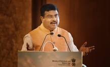 राज्यसभा में उठा तेल की बढ़ती कीमत का मुद्दा, पेट्रोलियम मंत्री ने कहा- केंद्र और राज्य दोनों के लिए टैक्स जरूरी