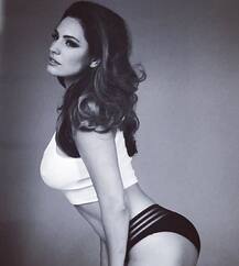 कैलेंडर के लिए बेहद हॉट अंदाज में इस हसीना ने करवाया फोटोशूट, देखें तस्वीरें