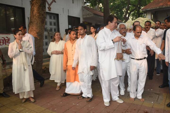 आज सुबह से करीना कपूर अपने पापा के साथ हर वक्त नज़र आईं.